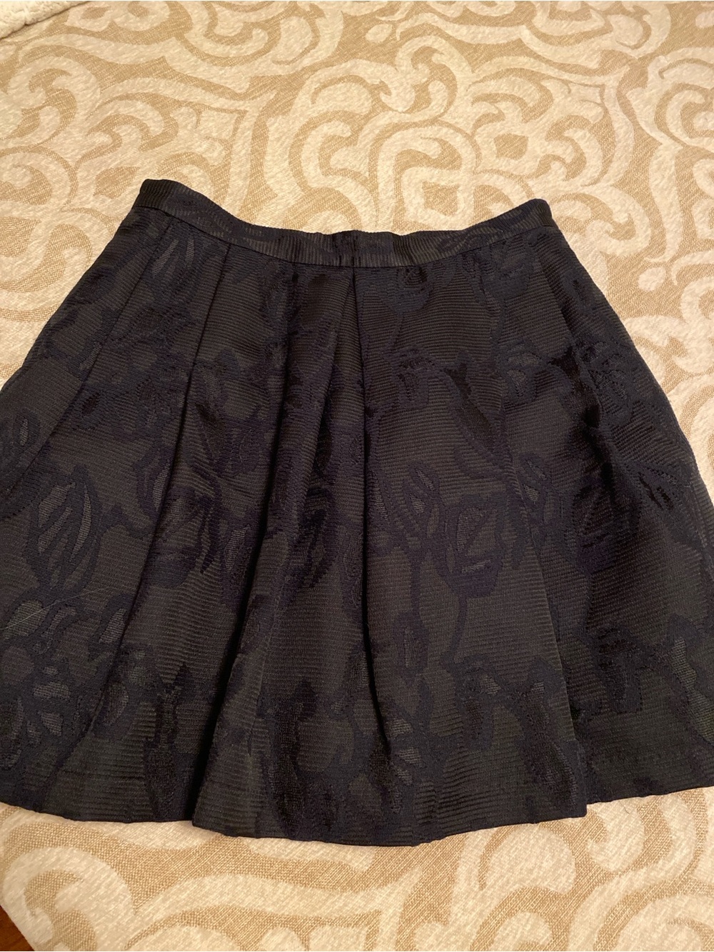 Banana Republic Black Floral Jacquard Pleated Skirt - Picture 7 of 7